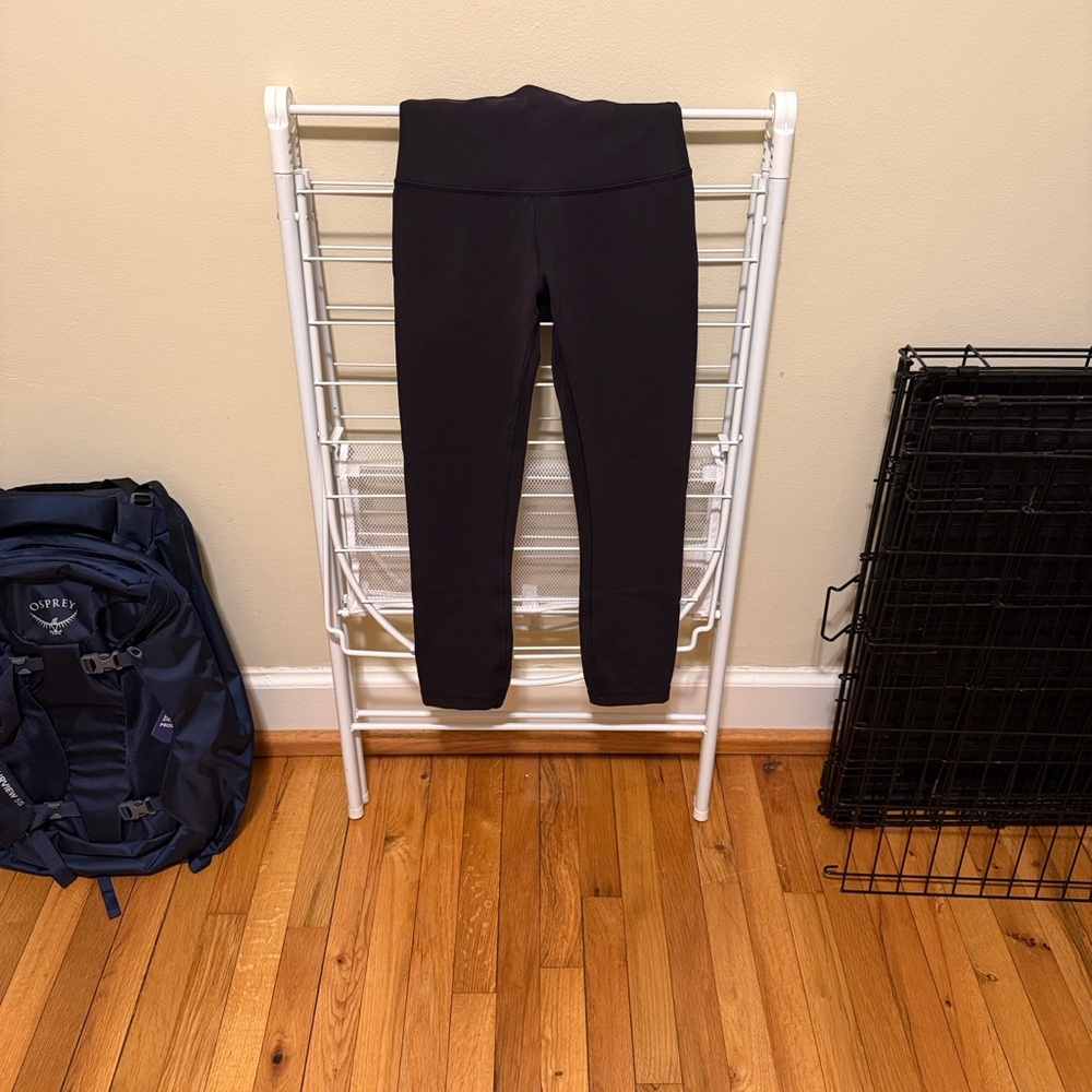 Like New- Lululemon Wunder Train Crop 23” in Black